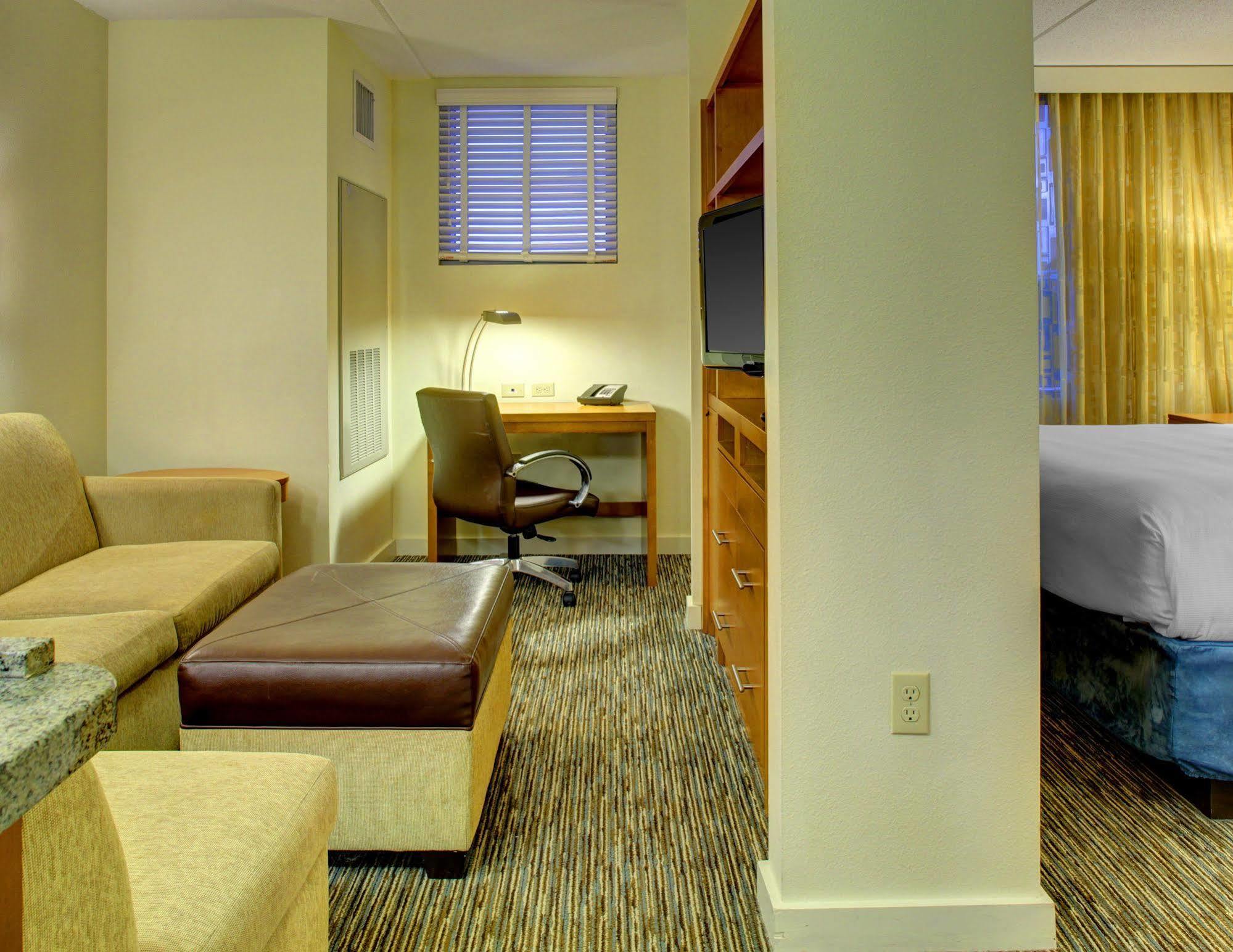 Hyatt House Lauderdale Airport/cruise Port 3*